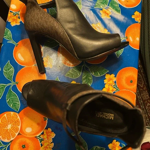 Michael Kors Lawson leather front open toe Black and Brown Peep-Toe Heeled Boots - Picture 3 of 6